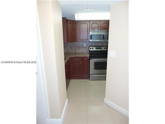 For Rent: $1,875 (2 beds, 1 baths, 828 Square Feet)