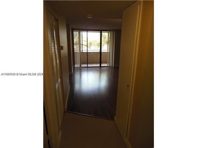 For Rent: $1,875 (2 beds, 1 baths, 828 Square Feet)