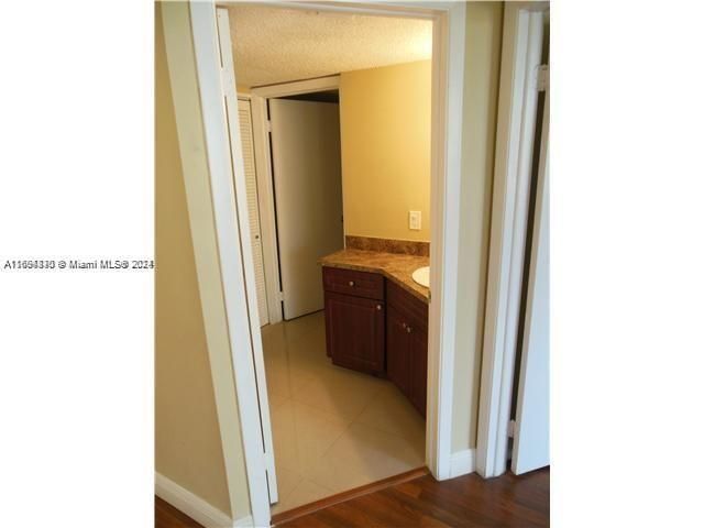 For Rent: $1,875 (2 beds, 1 baths, 828 Square Feet)