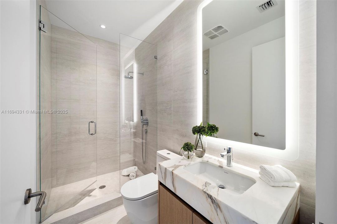 Recently Sold: $20,000,000 (4 beds, 6 baths, 5888 Square Feet)