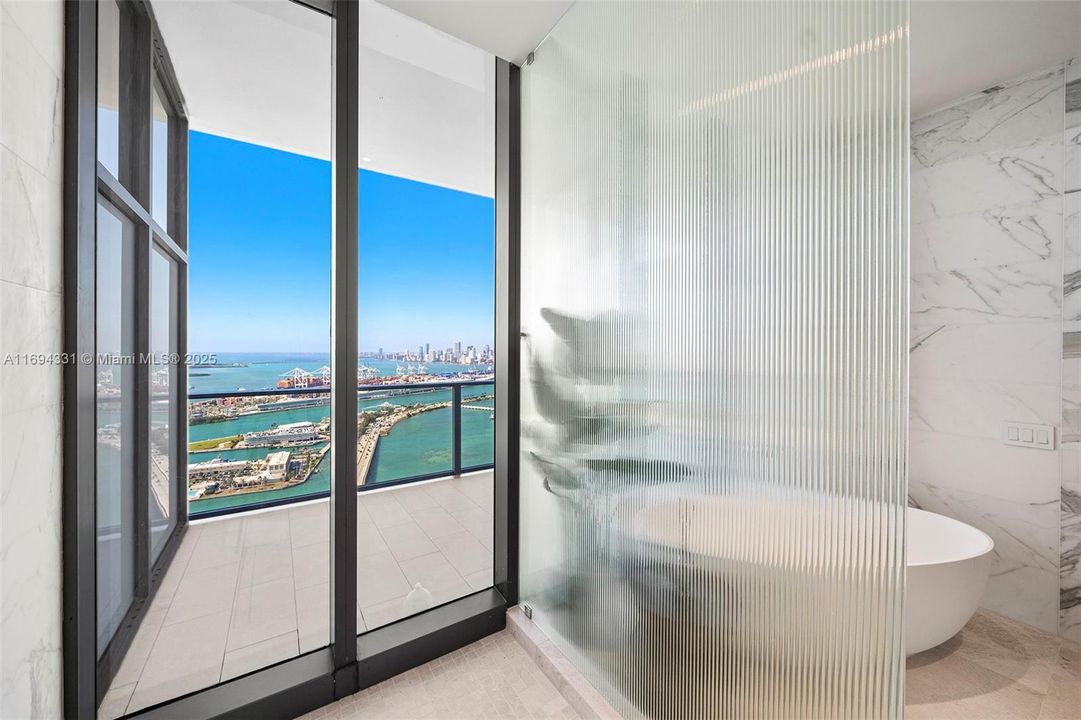 Recently Sold: $20,000,000 (4 beds, 6 baths, 5888 Square Feet)