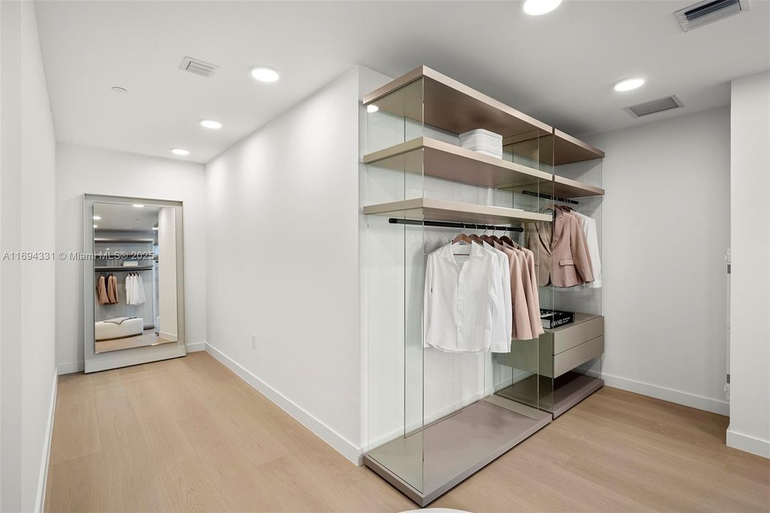 Recently Sold: $20,000,000 (4 beds, 6 baths, 5888 Square Feet)