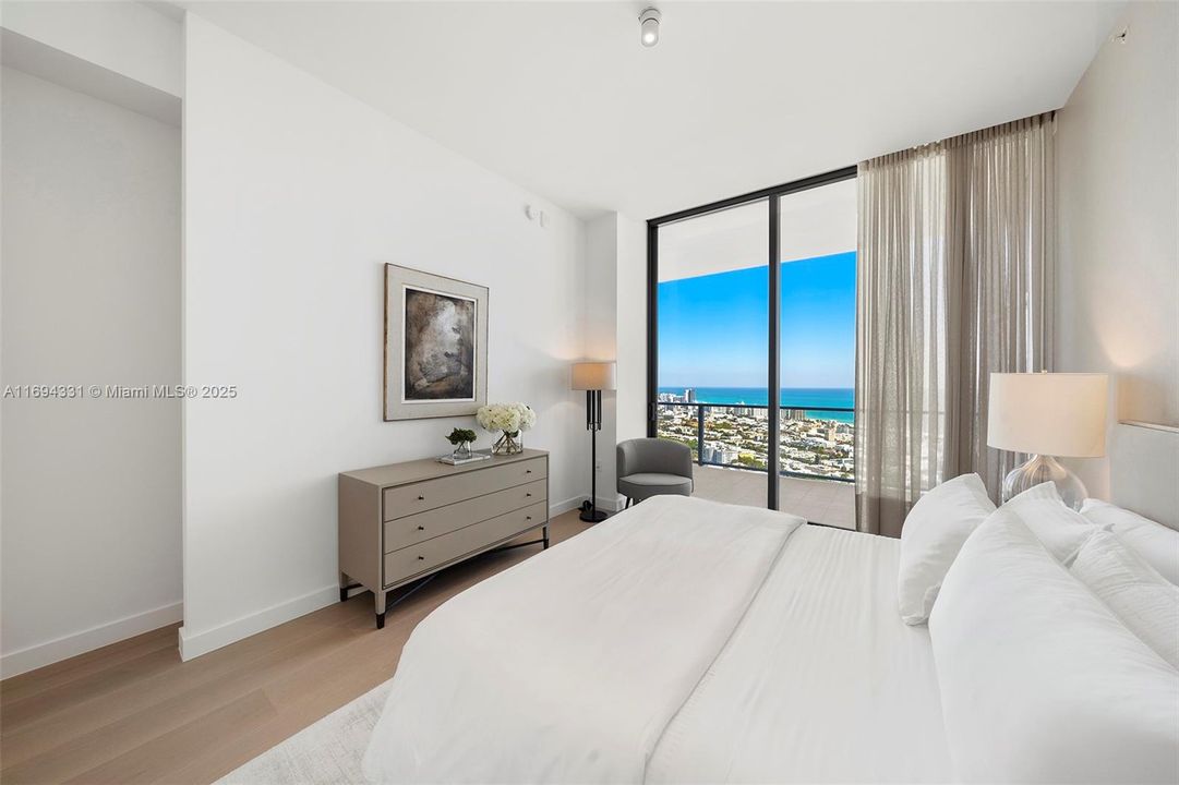 Recently Sold: $20,000,000 (4 beds, 6 baths, 5888 Square Feet)