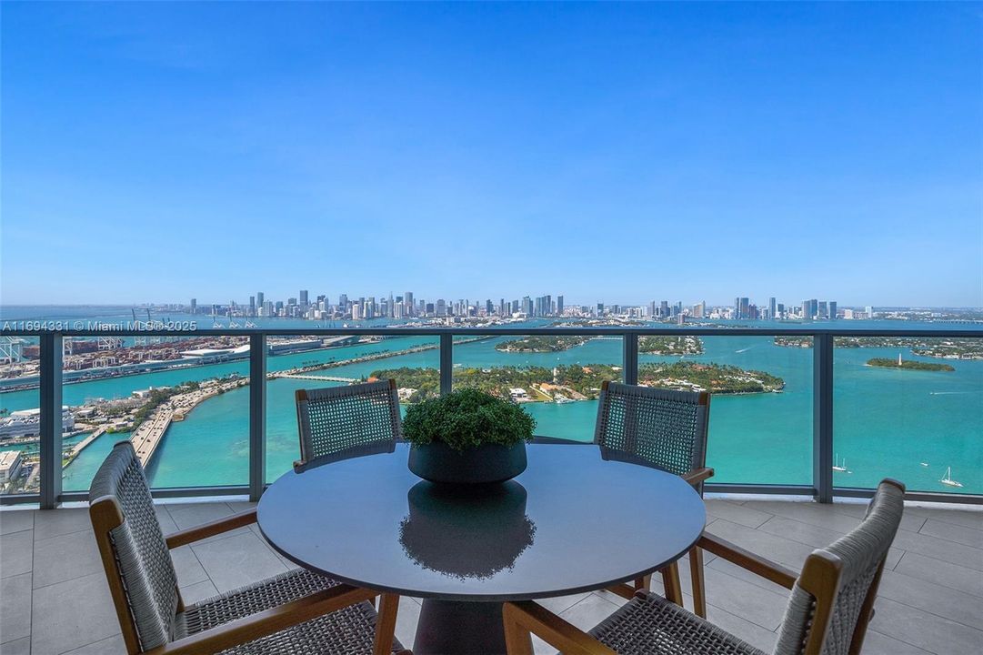 Recently Sold: $20,000,000 (4 beds, 6 baths, 5888 Square Feet)