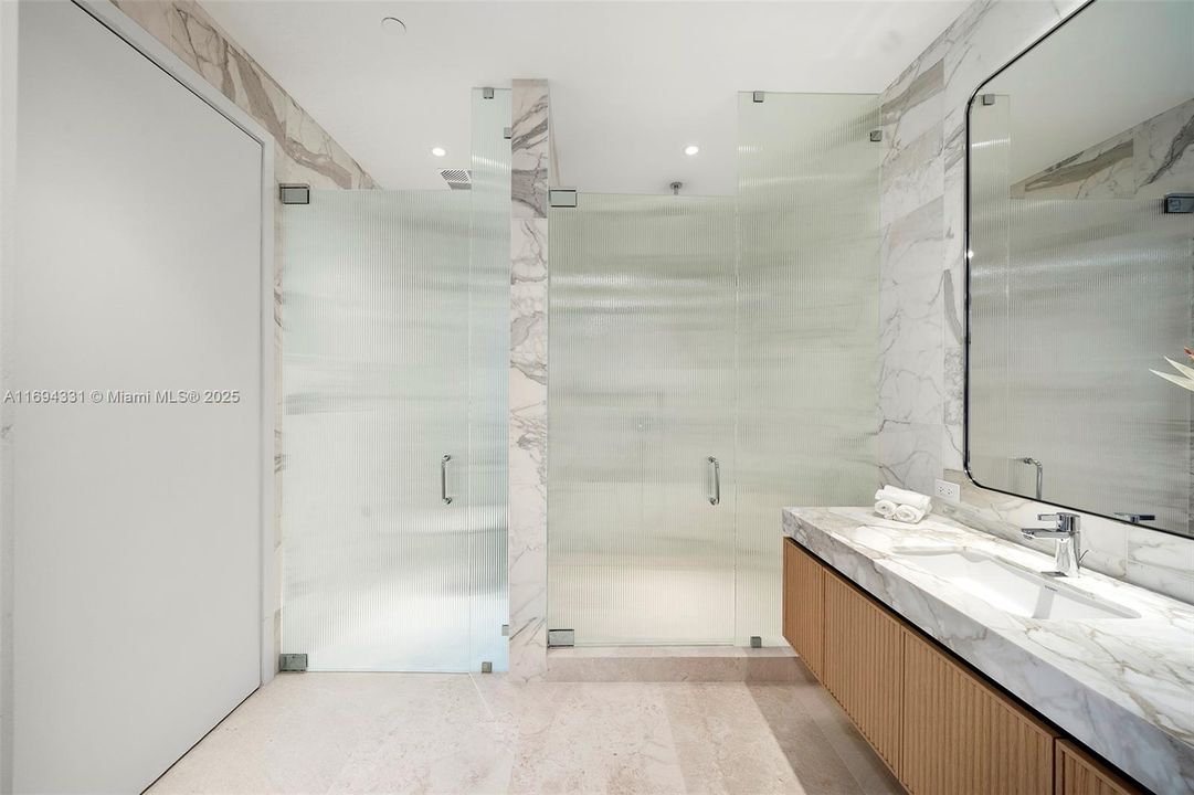 Recently Sold: $20,000,000 (4 beds, 6 baths, 5888 Square Feet)