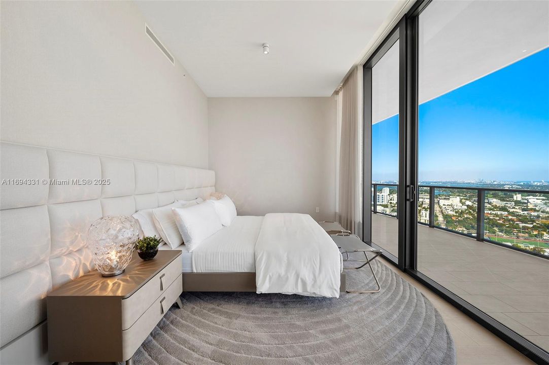 Recently Sold: $20,000,000 (4 beds, 6 baths, 5888 Square Feet)