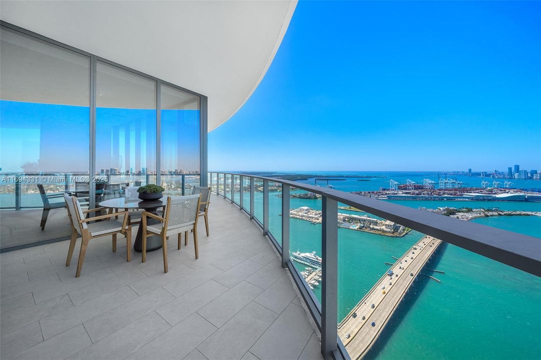 Recently Sold: $20,000,000 (4 beds, 6 baths, 5888 Square Feet)