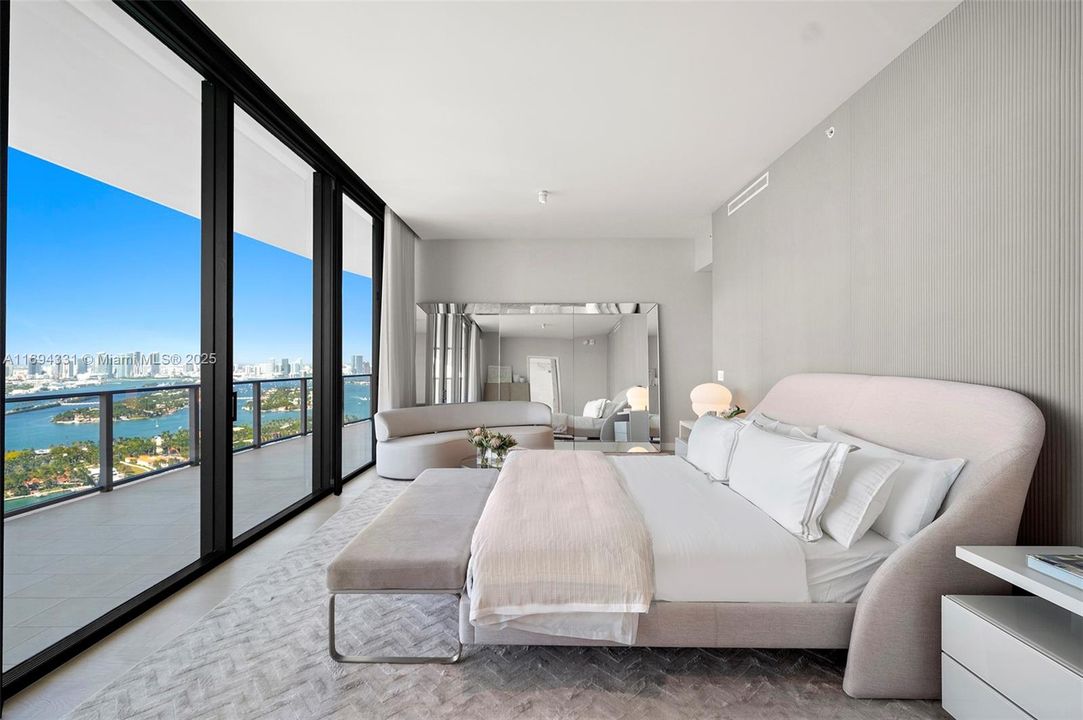 Recently Sold: $20,000,000 (4 beds, 6 baths, 5888 Square Feet)