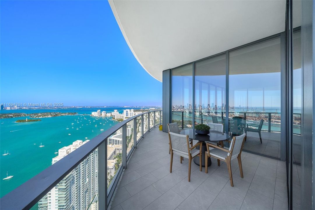 Recently Sold: $20,000,000 (4 beds, 6 baths, 5888 Square Feet)
