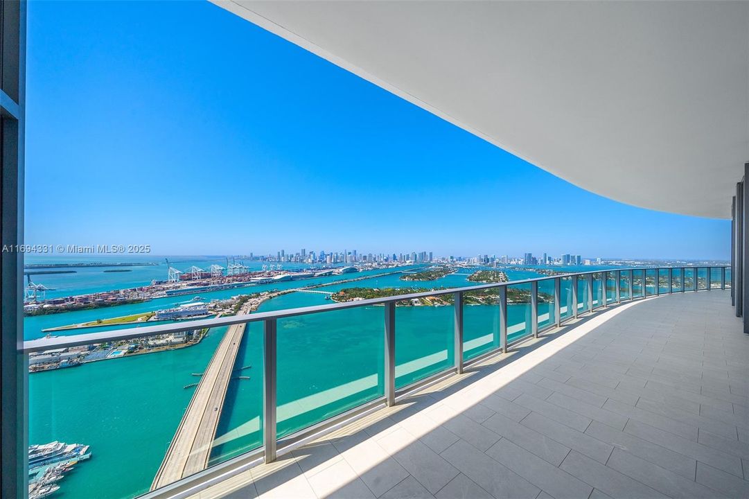 Recently Sold: $20,000,000 (4 beds, 6 baths, 5888 Square Feet)