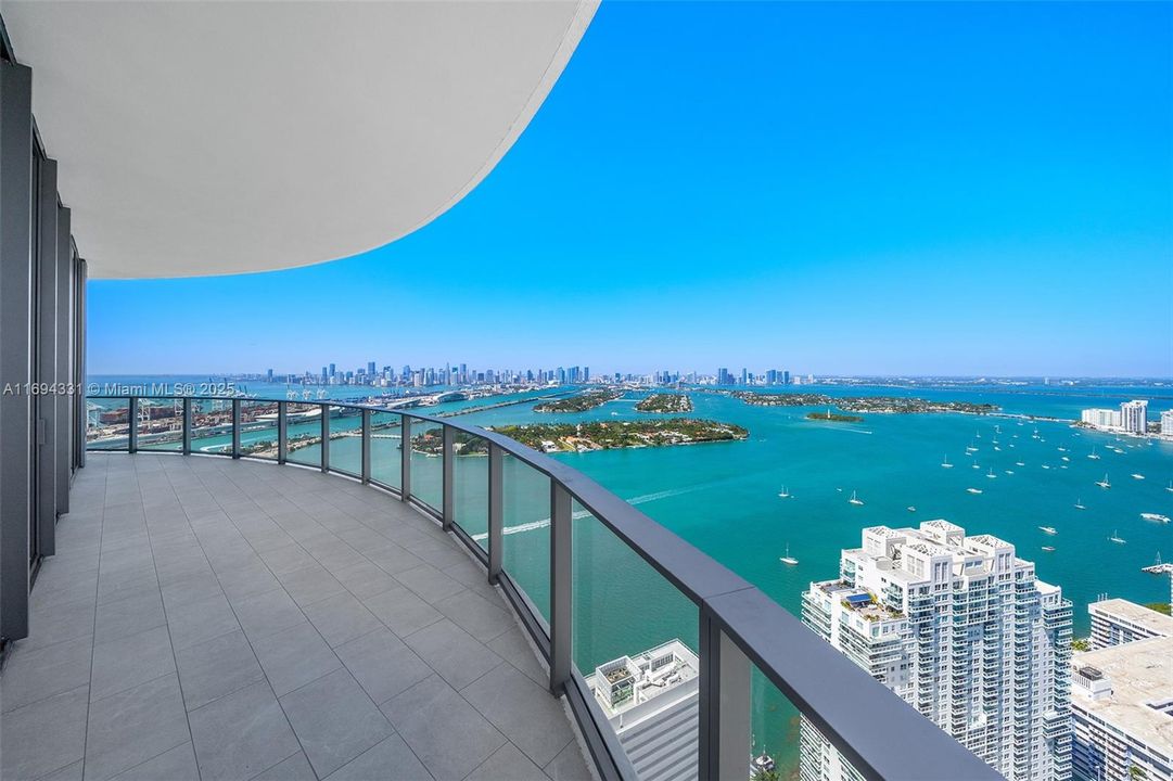 Recently Sold: $20,000,000 (4 beds, 6 baths, 5888 Square Feet)