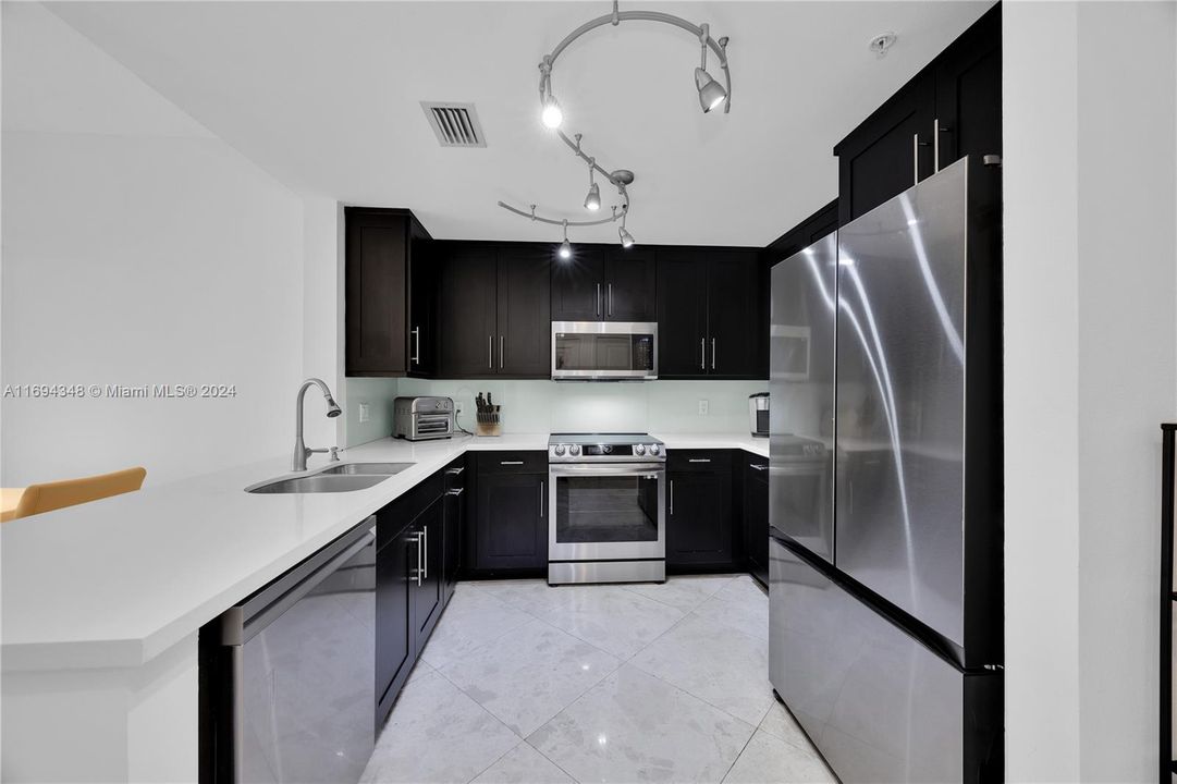 For Sale: $849,000 (2 beds, 2 baths, 1251 Square Feet)