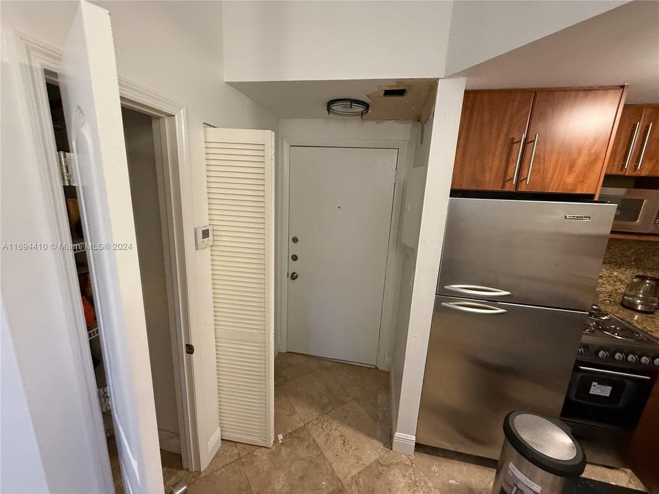 For Sale: $169,000 (1 beds, 1 baths, 460 Square Feet)