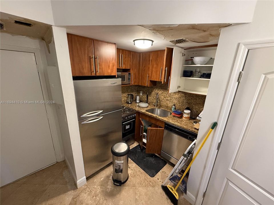 For Sale: $169,000 (1 beds, 1 baths, 460 Square Feet)