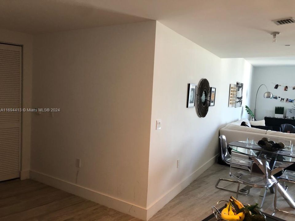 For Sale: $475,000 (1 beds, 1 baths, 681 Square Feet)