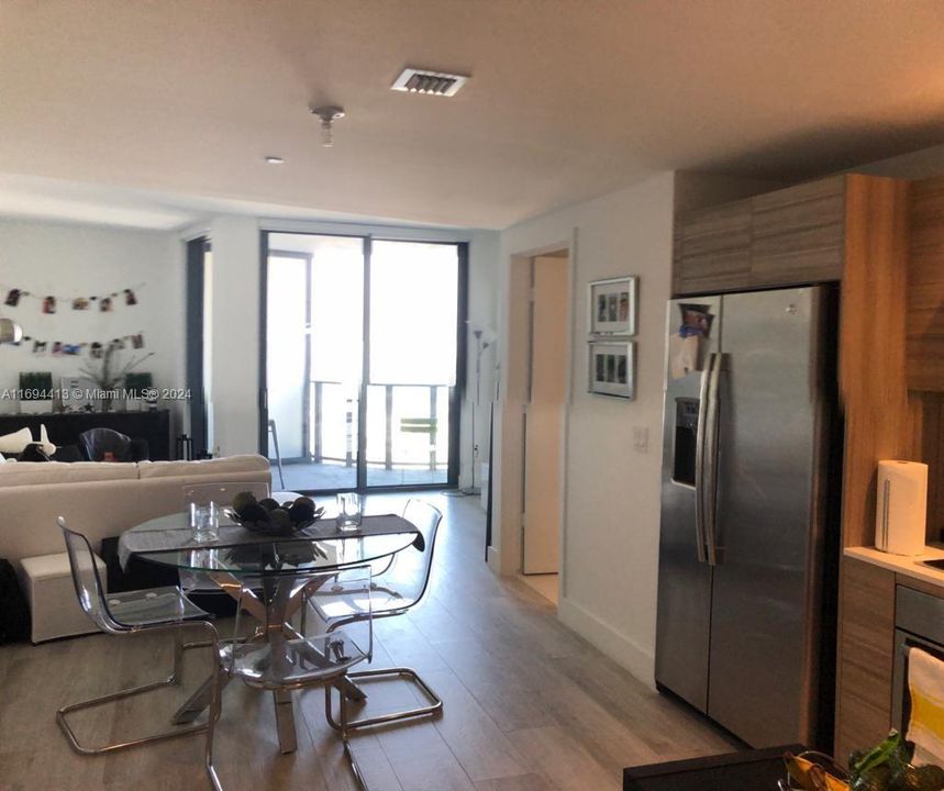 For Sale: $475,000 (1 beds, 1 baths, 681 Square Feet)