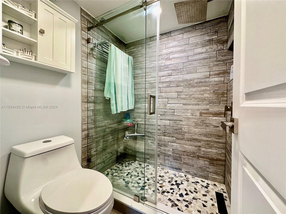 For Sale: $130,000 (1 beds, 2 baths, 870 Square Feet)