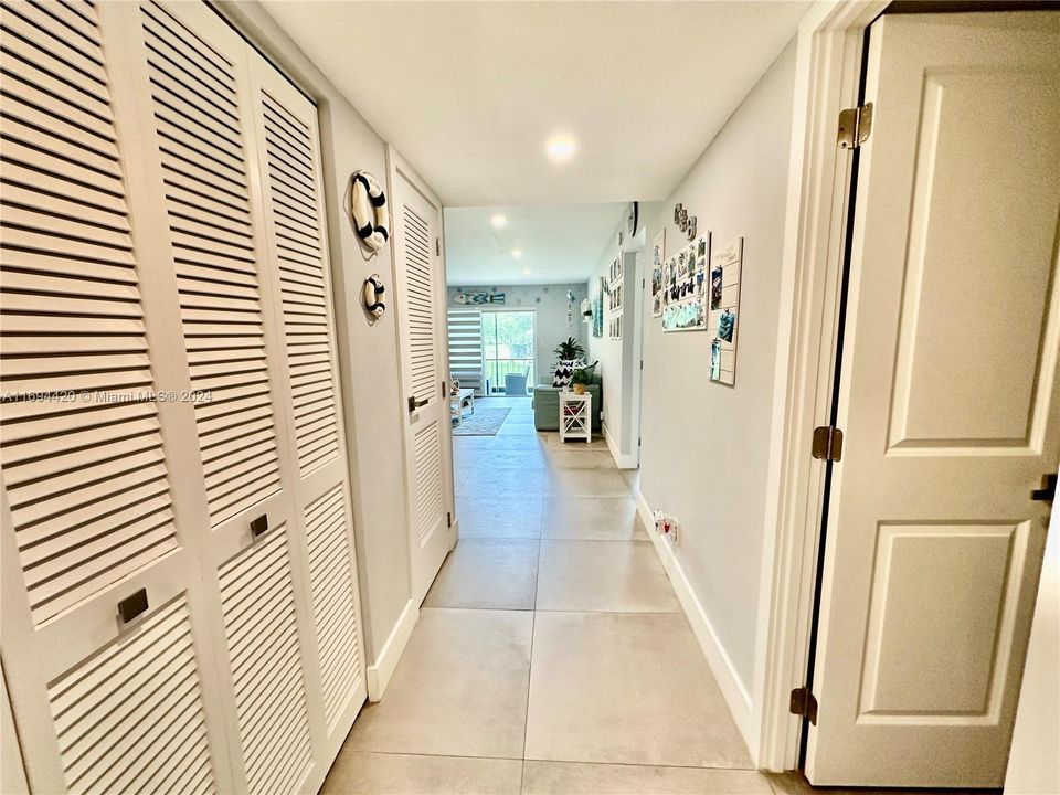 For Sale: $130,000 (1 beds, 2 baths, 870 Square Feet)