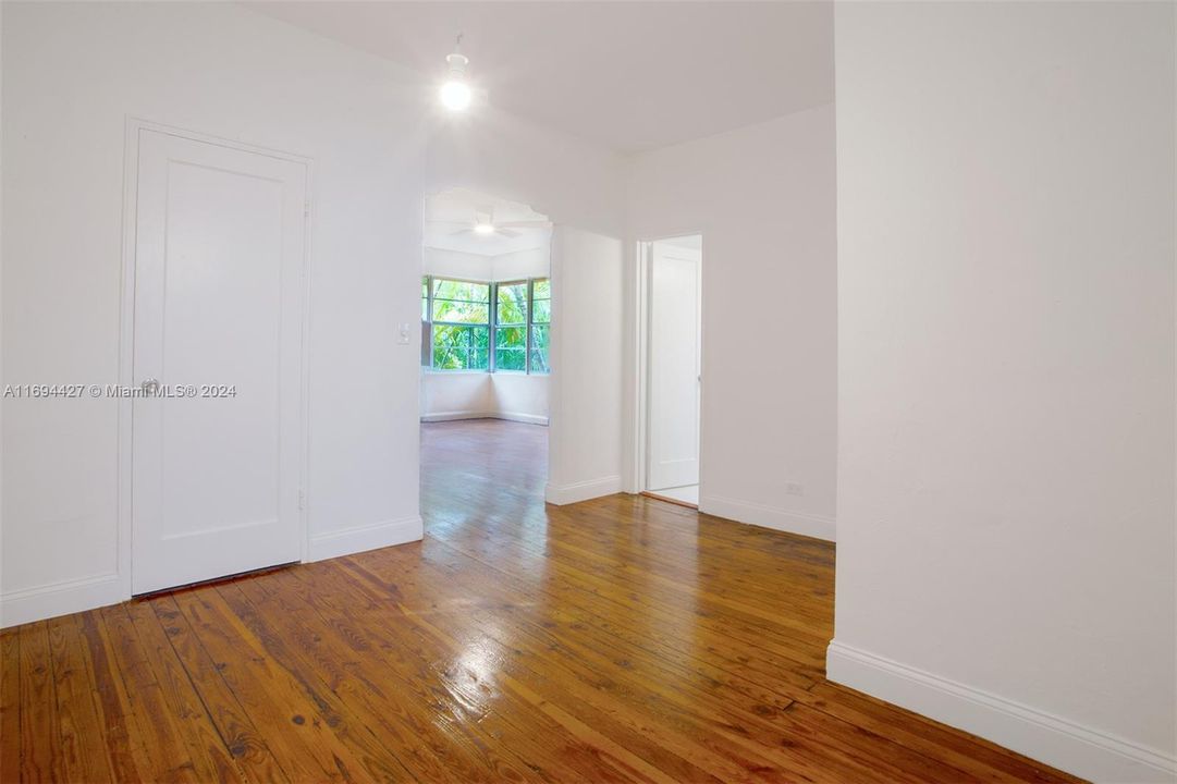 For Sale: $295,000 (1 beds, 1 baths, 680 Square Feet)