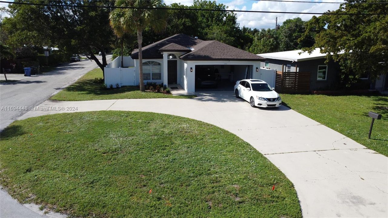 For Sale: $699,000 (3 beds, 2 baths, 1379 Square Feet)