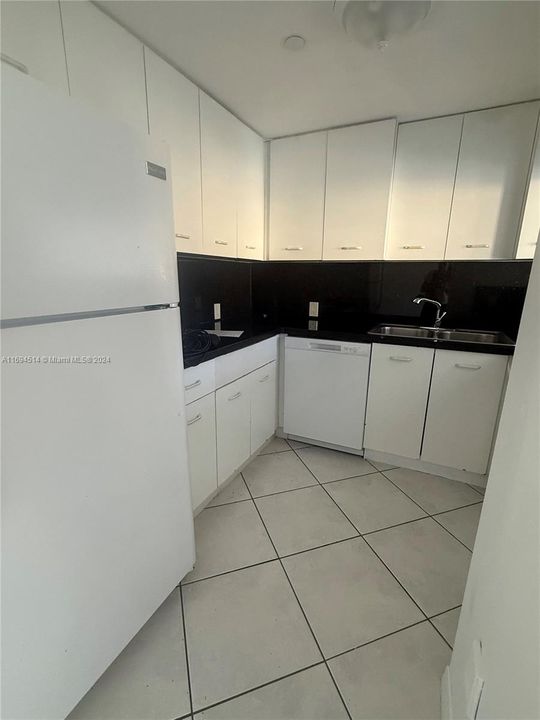 For Rent: $2,550 (2 beds, 2 baths, 1140 Square Feet)