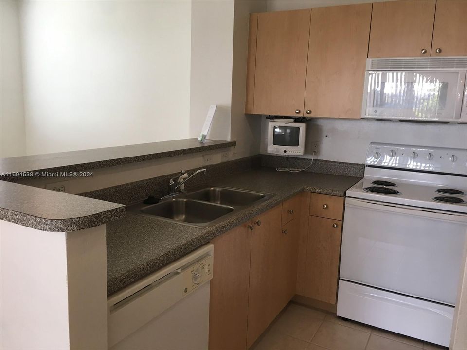 For Rent: $1,700 (1 beds, 1 baths, 691 Square Feet)