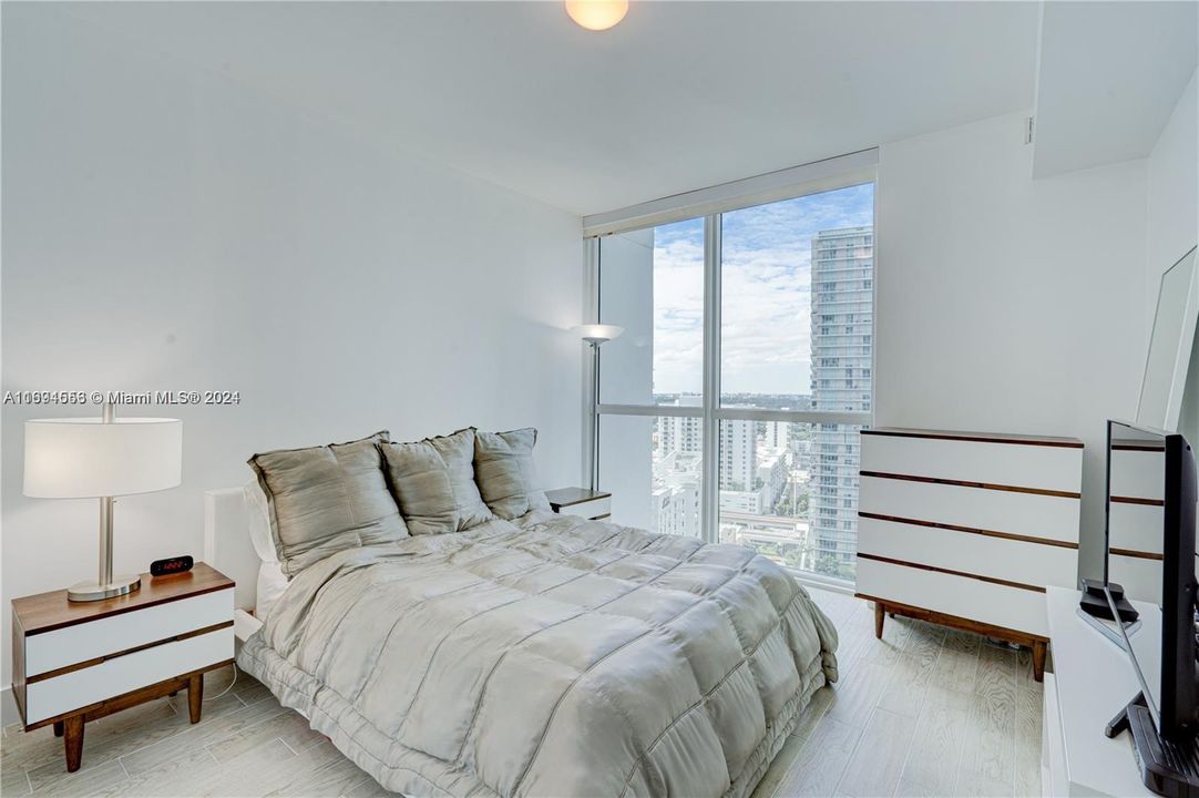 For Rent: $3,875 (1 beds, 1 baths, 748 Square Feet)