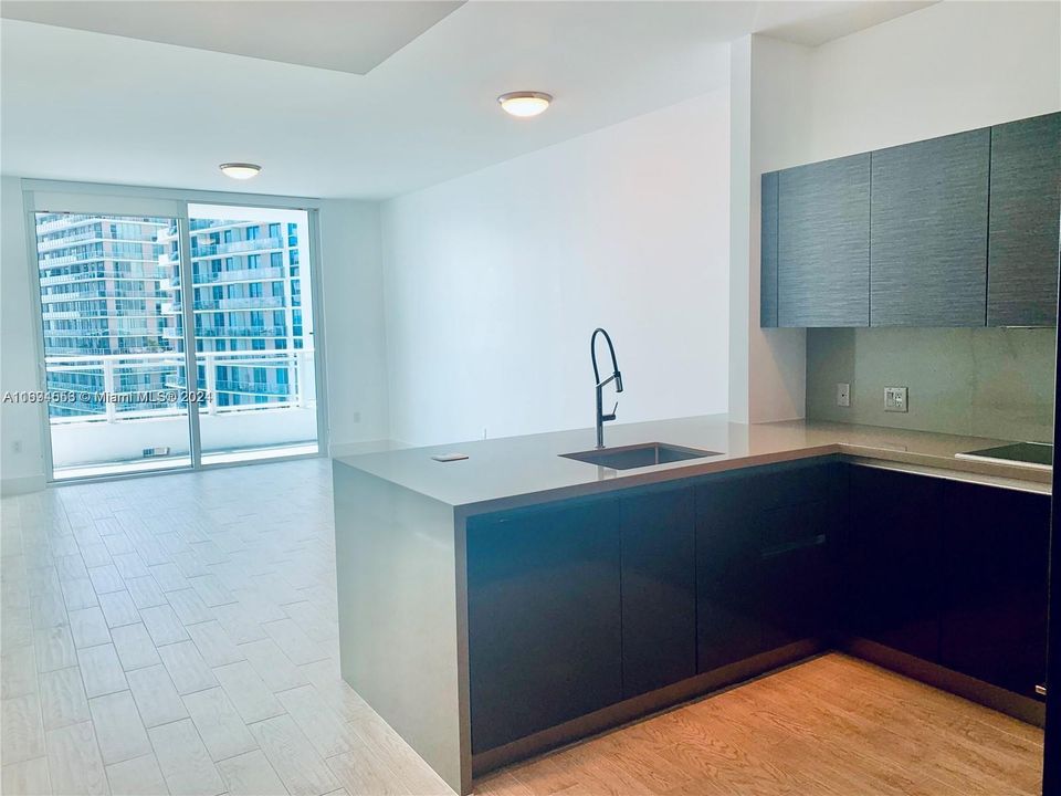 For Rent: $3,875 (1 beds, 1 baths, 748 Square Feet)