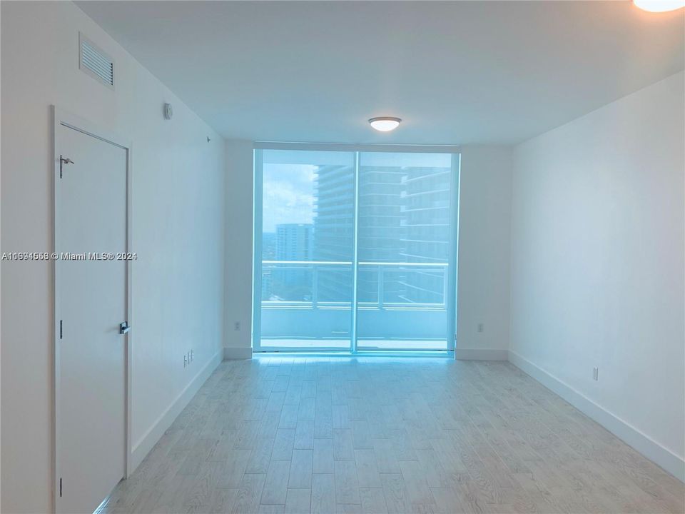 For Rent: $3,875 (1 beds, 1 baths, 748 Square Feet)