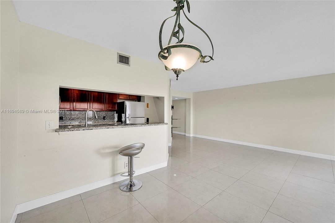 For Sale: $174,000 (1 beds, 1 baths, 1045 Square Feet)