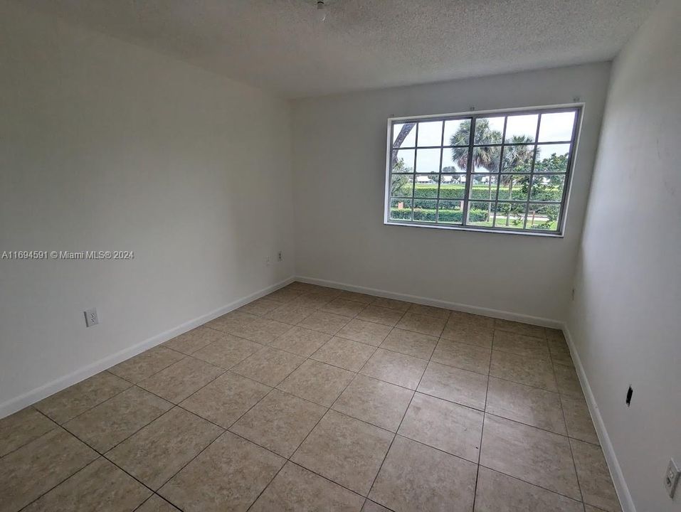 For Rent: $2,450 (3 beds, 2 baths, 1204 Square Feet)