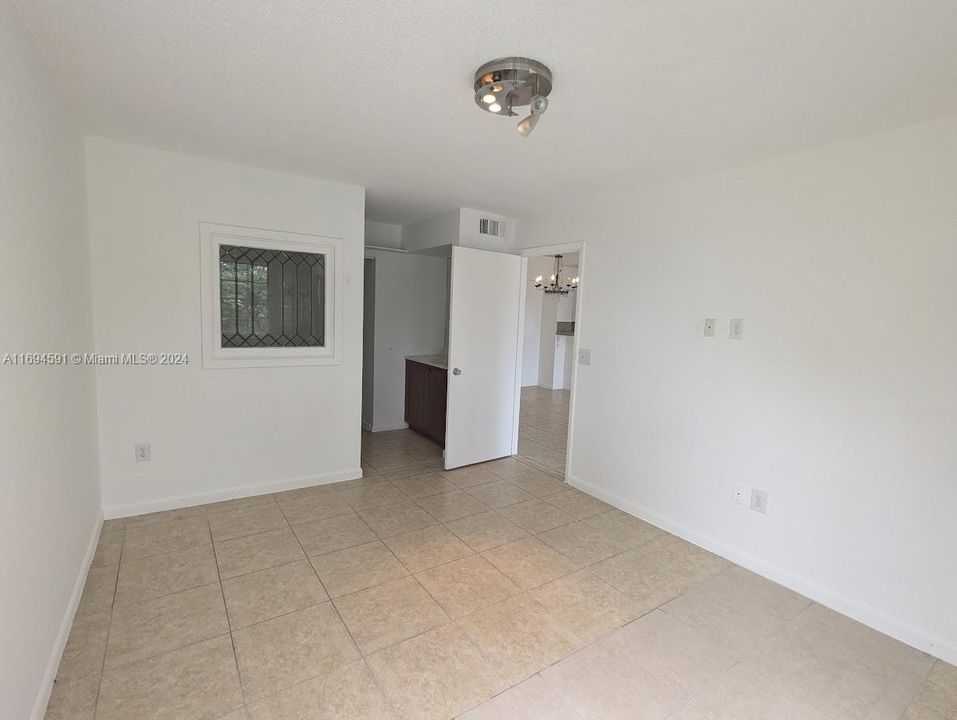 For Rent: $2,450 (3 beds, 2 baths, 1204 Square Feet)