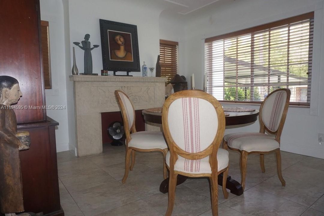 En Venta: $475,000 (3 camas, 2 baños, 1152 Pies cuadrados)