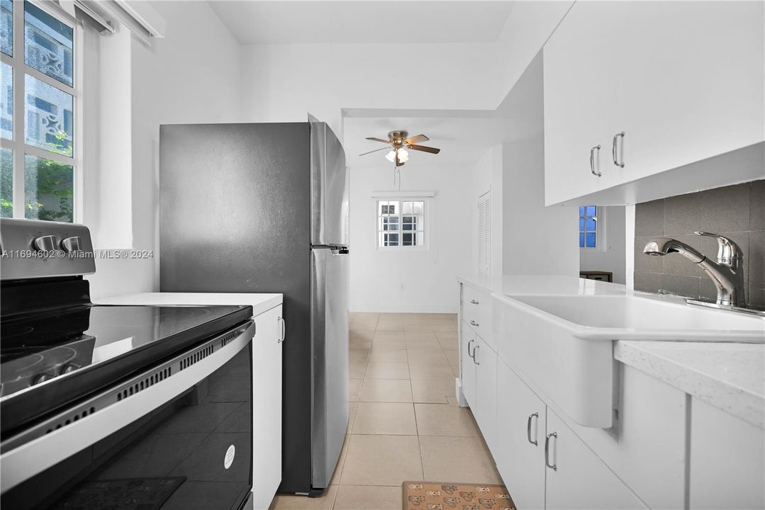 For Sale: $235,000 (1 beds, 1 baths, 589 Square Feet)