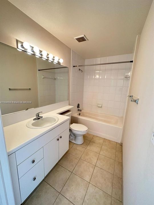 For Rent: $1,950 (1 beds, 1 baths, 696 Square Feet)