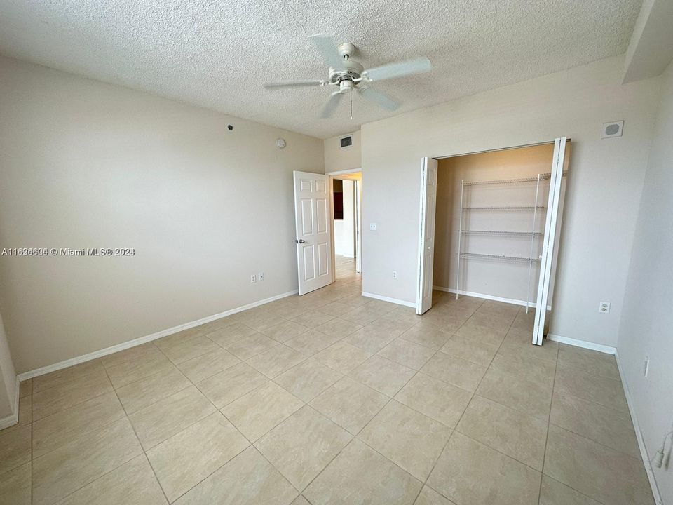 For Rent: $1,950 (1 beds, 1 baths, 696 Square Feet)