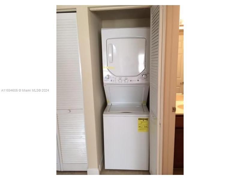 Washer/Dryer in unit