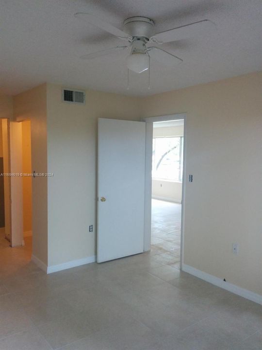 For Sale: $250,000 (2 beds, 2 baths, 1130 Square Feet)