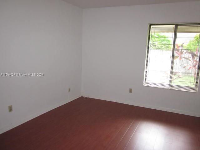 Recently Rented: $3,300 (3 beds, 2 baths, 1929 Square Feet)