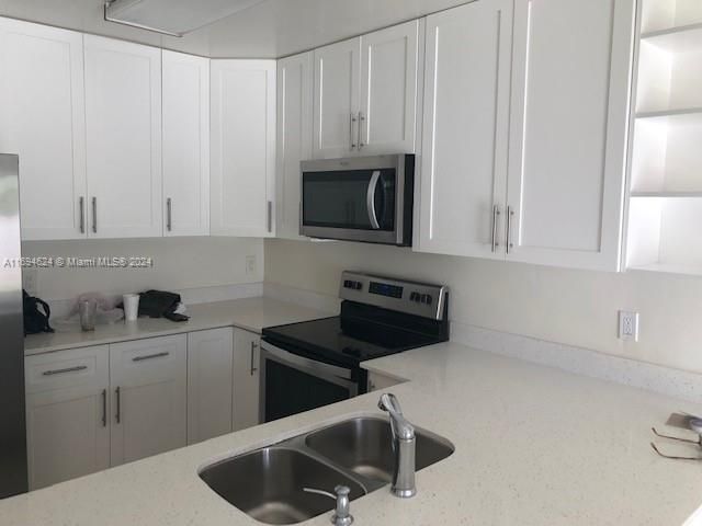 Recently Rented: $3,300 (3 beds, 2 baths, 1929 Square Feet)