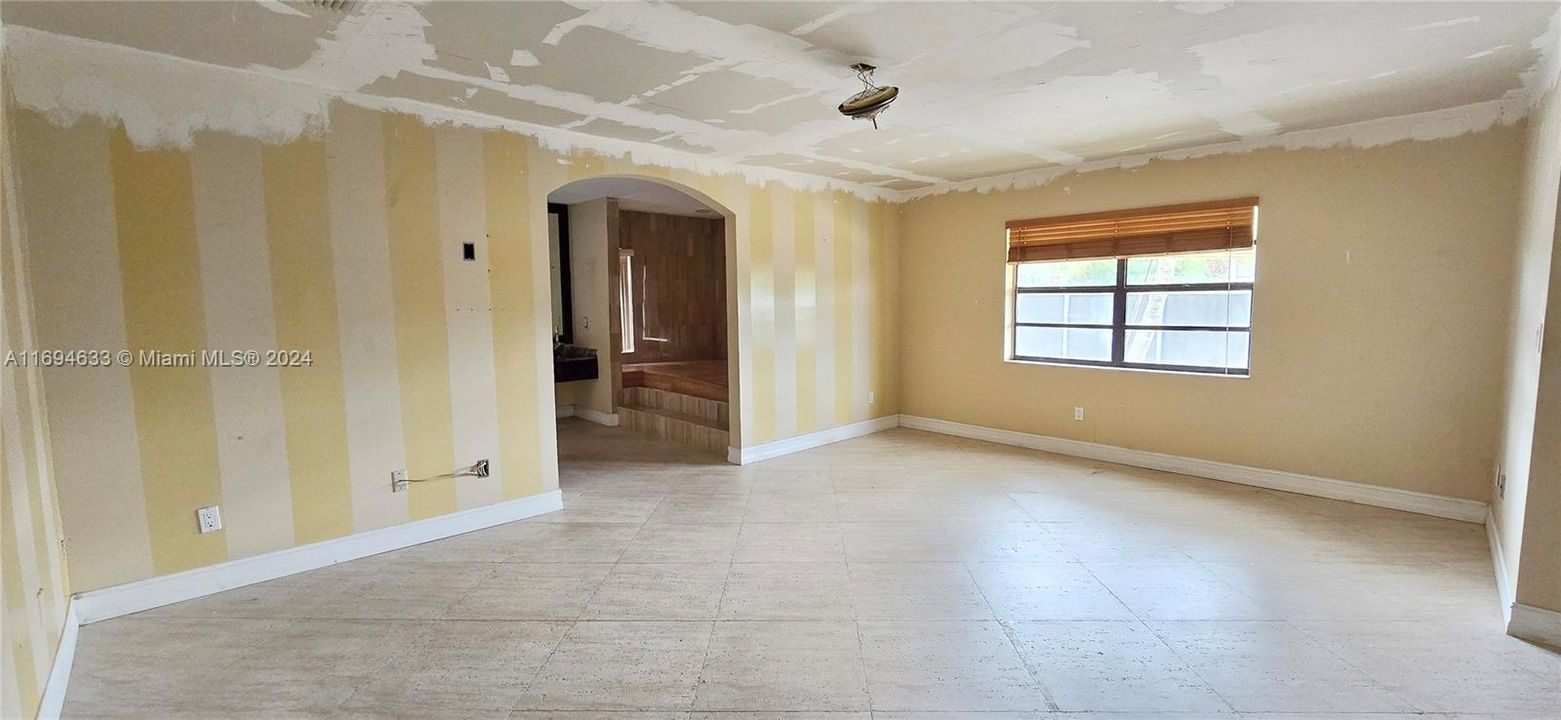 En Venta: $699,900 (4 camas, 3 baños, 3384 Pies cuadrados)