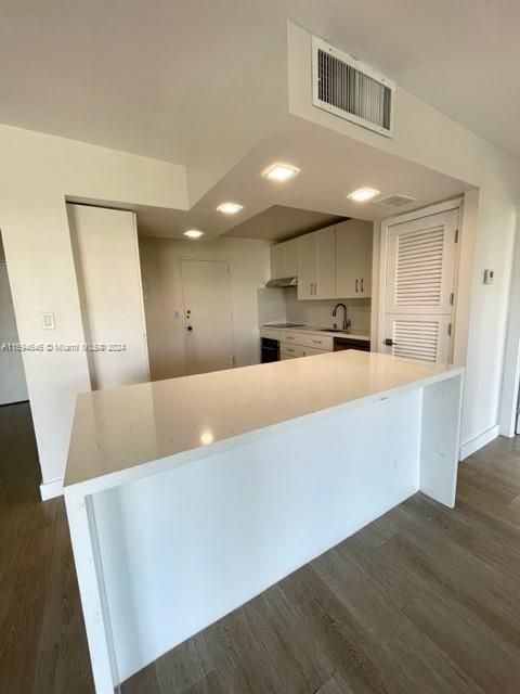 For Rent: $3,850 (2 beds, 2 baths, 1050 Square Feet)