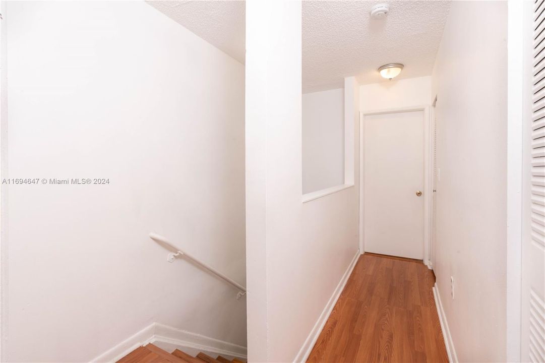 For Rent: $2,000 (2 beds, 1 baths, 875 Square Feet)