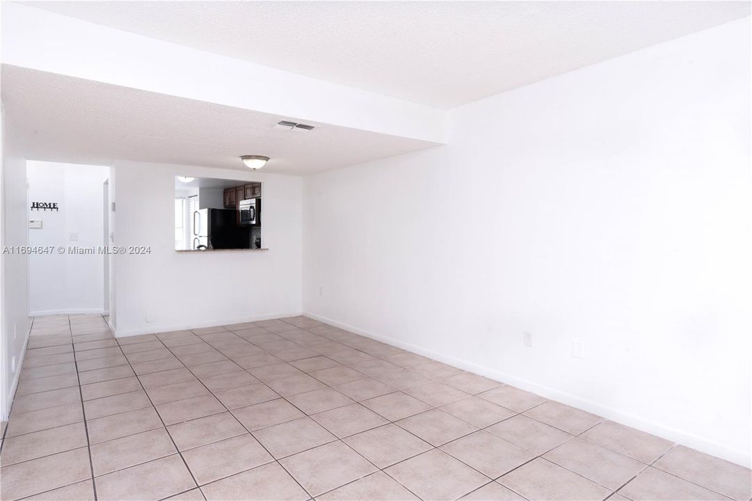 For Rent: $2,000 (2 beds, 1 baths, 875 Square Feet)