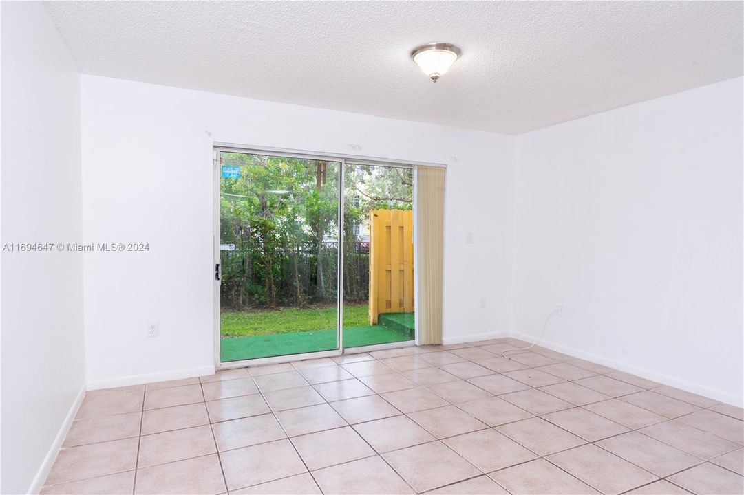 For Rent: $2,000 (2 beds, 1 baths, 875 Square Feet)