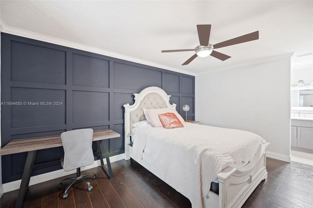 For Sale: $265,000 (2 beds, 2 baths, 978 Square Feet)