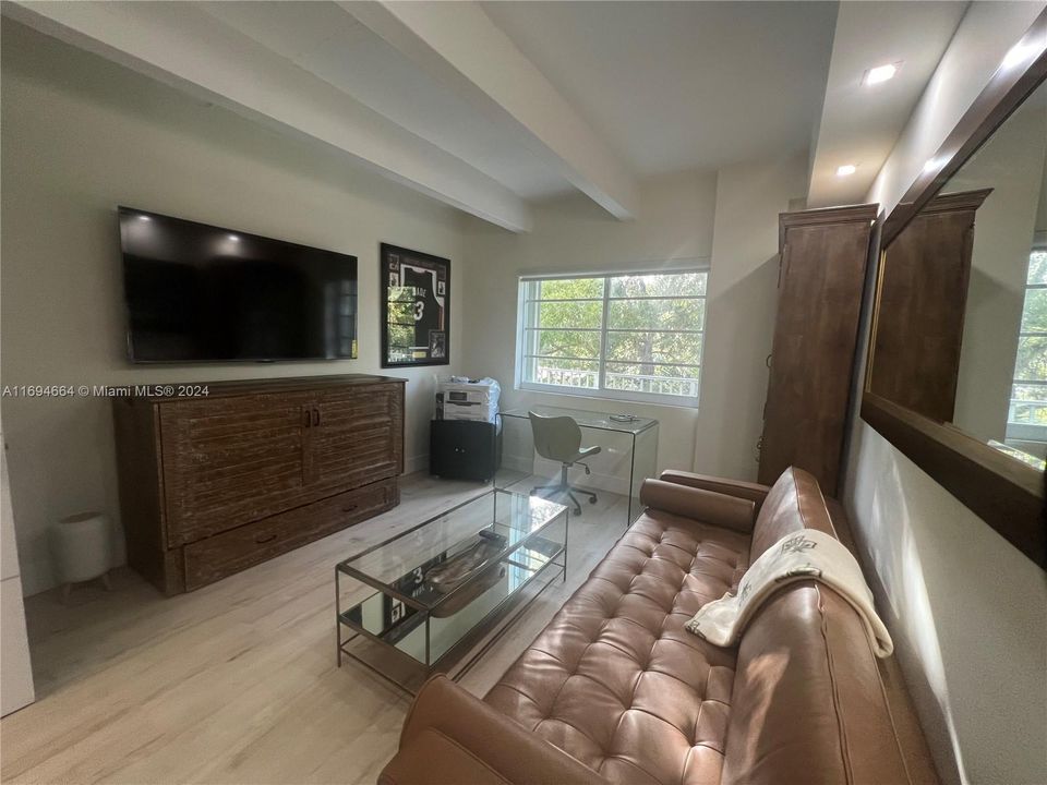 En Venta: $445,000 (1 camas, 1 baños, 700 Pies cuadrados)