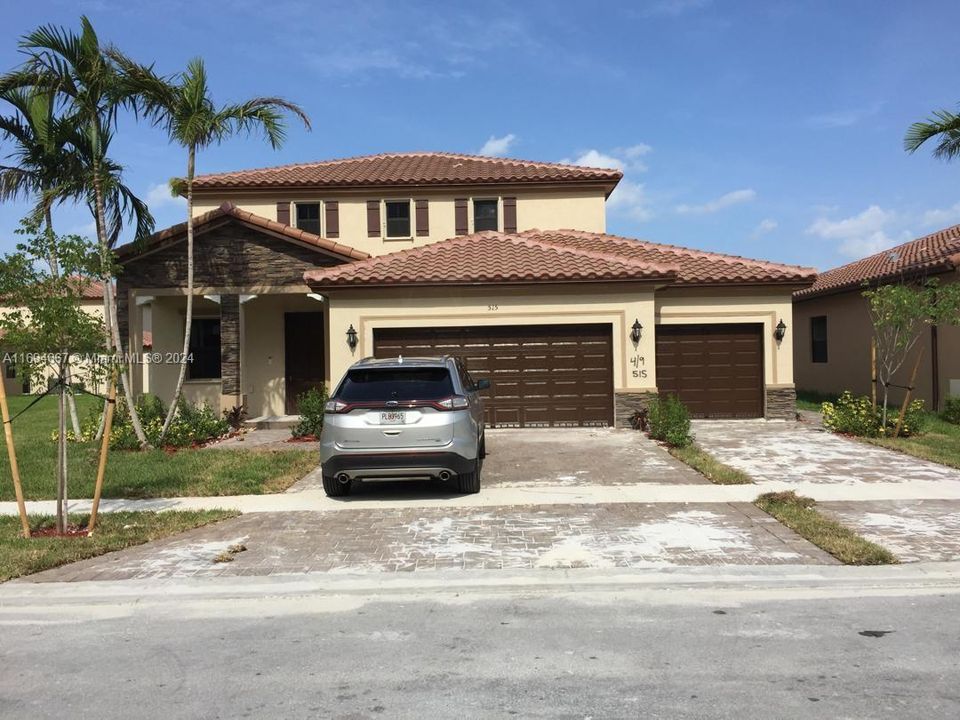 For Sale: $740,000 (5 beds, 3 baths, 3196 Square Feet)