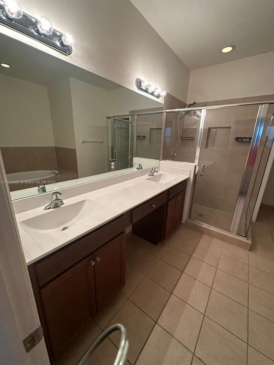 Recently Sold: $545,000 (5 beds, 3 baths, 3196 Square Feet)