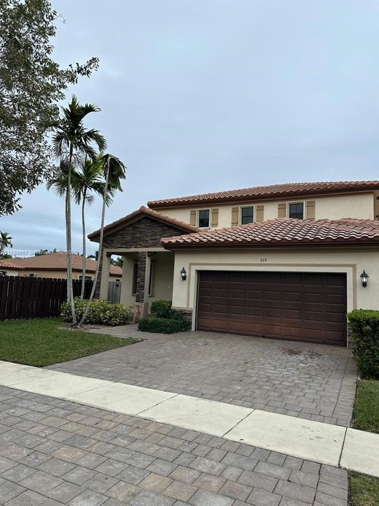 Recently Sold: $545,000 (5 beds, 3 baths, 3196 Square Feet)